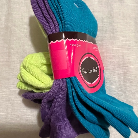 🎂🍰 SWEETCAKES Cozy Socks 🧦🧦 - Picture 1 of 3